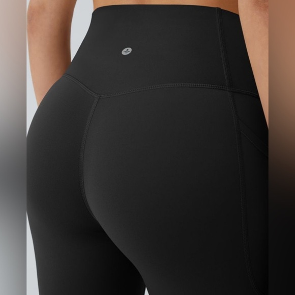 HALARA SoCinched High Waisted Black Tummy Control Leggings Side Pocket Medium - Picture 5 of 10